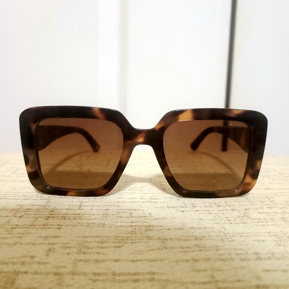 Accessories - Tortoise NewYorker Shell Square Sunglasses